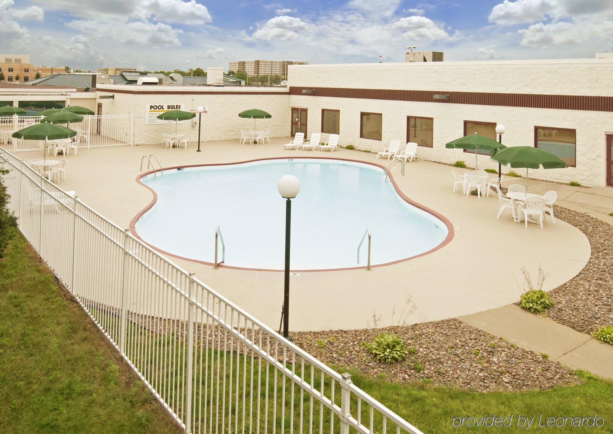 Americas Best Value Inn - Campus View О Клер Съоръжения снимка