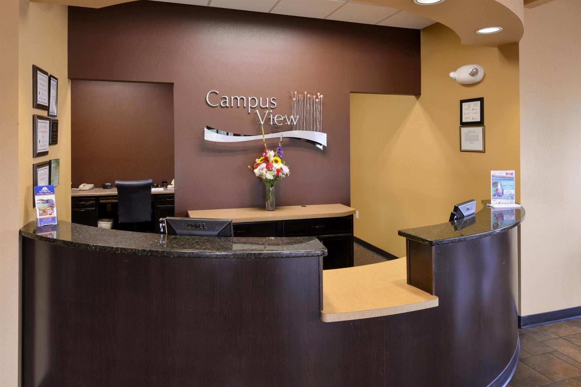 Americas Best Value Inn - Campus View О Клер Екстериор снимка